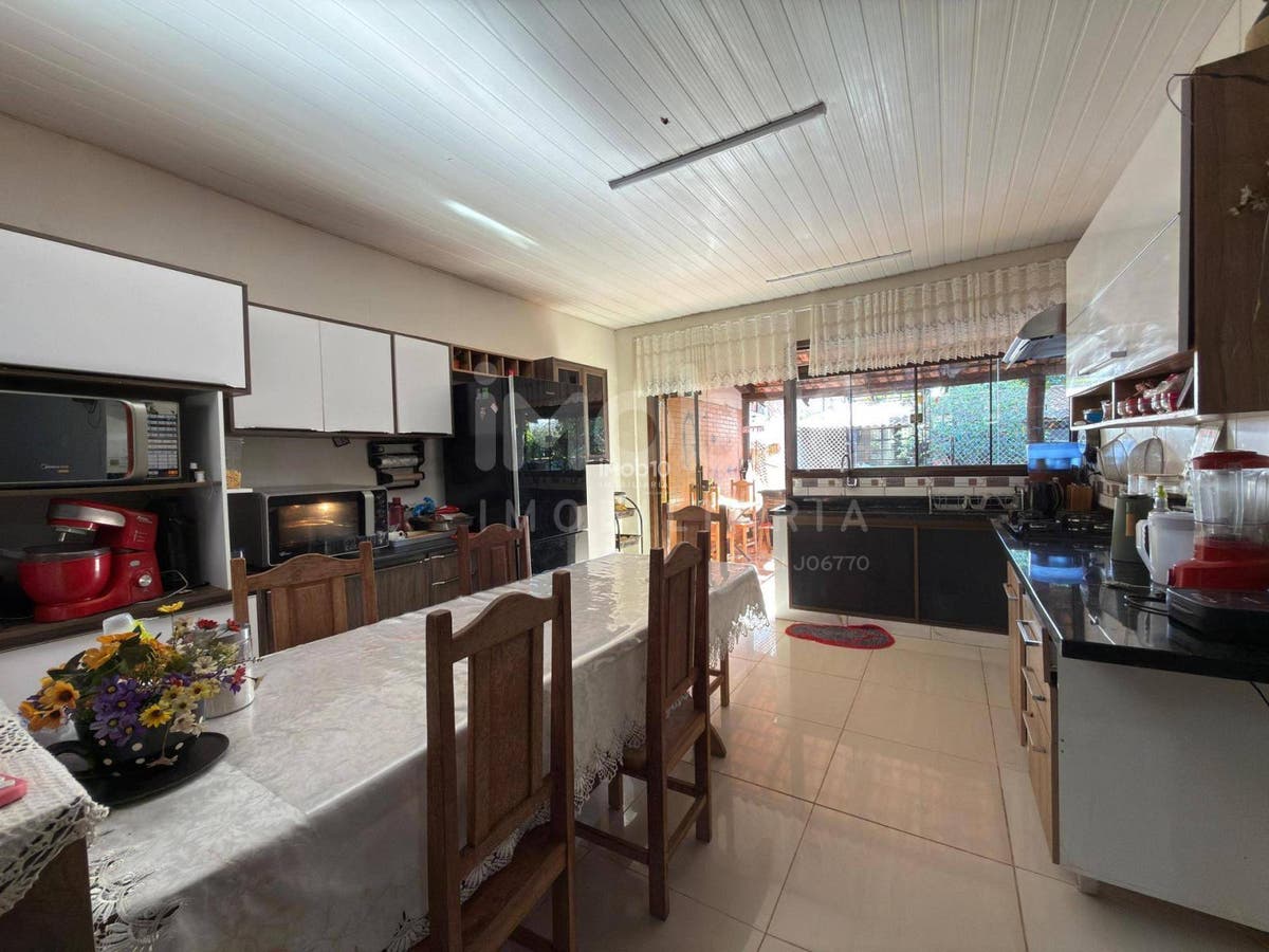 CASA A VENDA FRENTE COM AV. PARANÁ JARDIM KARLA FOZ DO IGUAÇU - PR