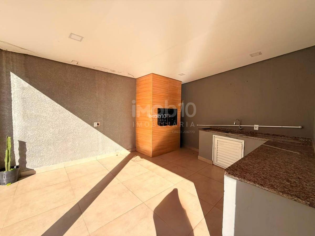 SOBRADO PARA ALUGAR ( VALOR R$ 7.500,00) COM 3 QUARTOS JARDIM POLO CENTRO FOZ DO IGUAÇU - PR