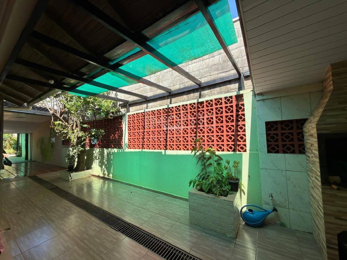 CASA À VENDA COM 3 QUARTOS E SALA COMERCIAL ANEXA, NO JARDIM AMÉRICA EM FOZ DO IGUAÇU/PR