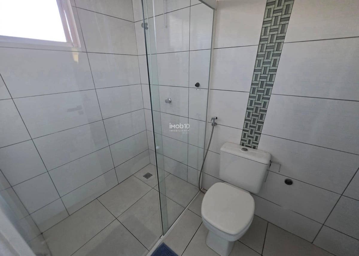 CASA TÉRREA COM 3 QUARTOS, PISCINA E EDÍCULA COM CHURRASQUEIRA NO BAIRRO JARDIM BOURBON EM FOZ DO IGUAÇU - PR.