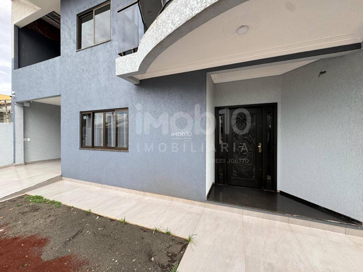 SOBRADO COM 6 QUARTOS COM PISCINA PARA ALUGUEL OU VENDA NO BAIRRO JARDIM IPÊ EM FOZ DO IGUAÇU - PR