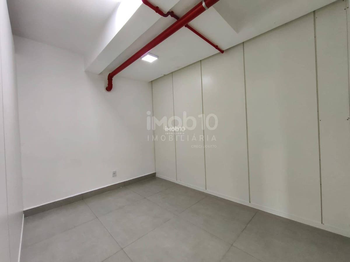SALA COMERCIAL PARA ALUGAR (R$5.000,00) TÉRREA COM SOBRELOJA NO EDIFÍCIO METROPOLE - CENTRO - FOZ DO IGUAÇU/PR.