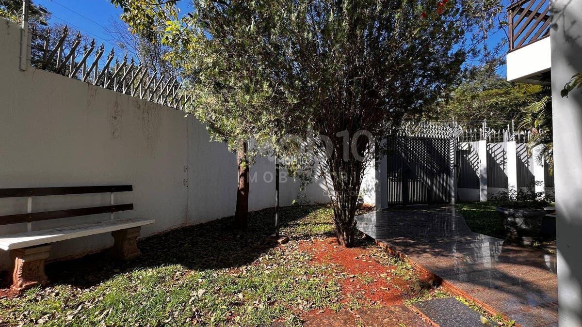SOBRADO COMERCIAL PARA ALUGUEL (R$20.000,00) OU VENDA NO JARDIM FESTUGATO EM FOZ DO IGUAÇU - PR