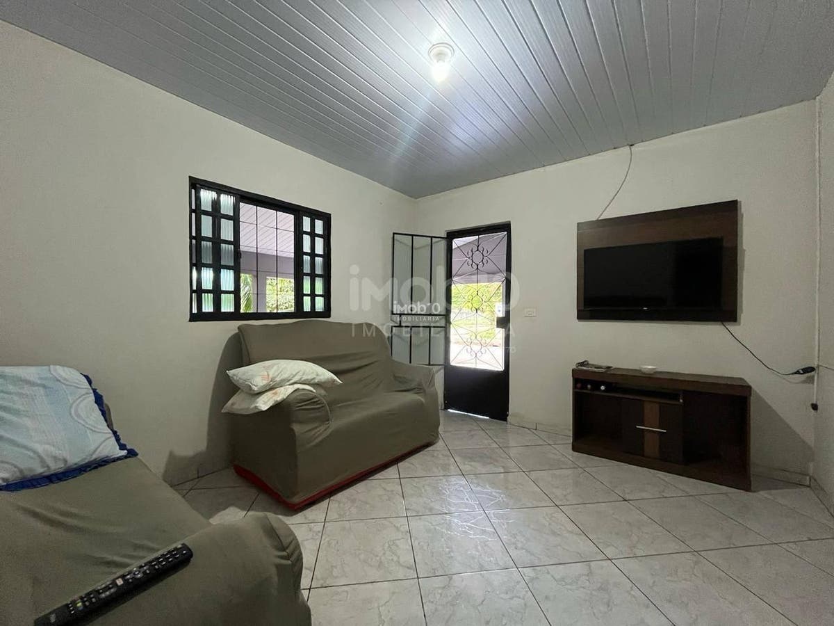 CASA COM 3 QUARTOS NO BAIRRO VILA ADRIANA EM FOZ DO IGUAÇU - PR