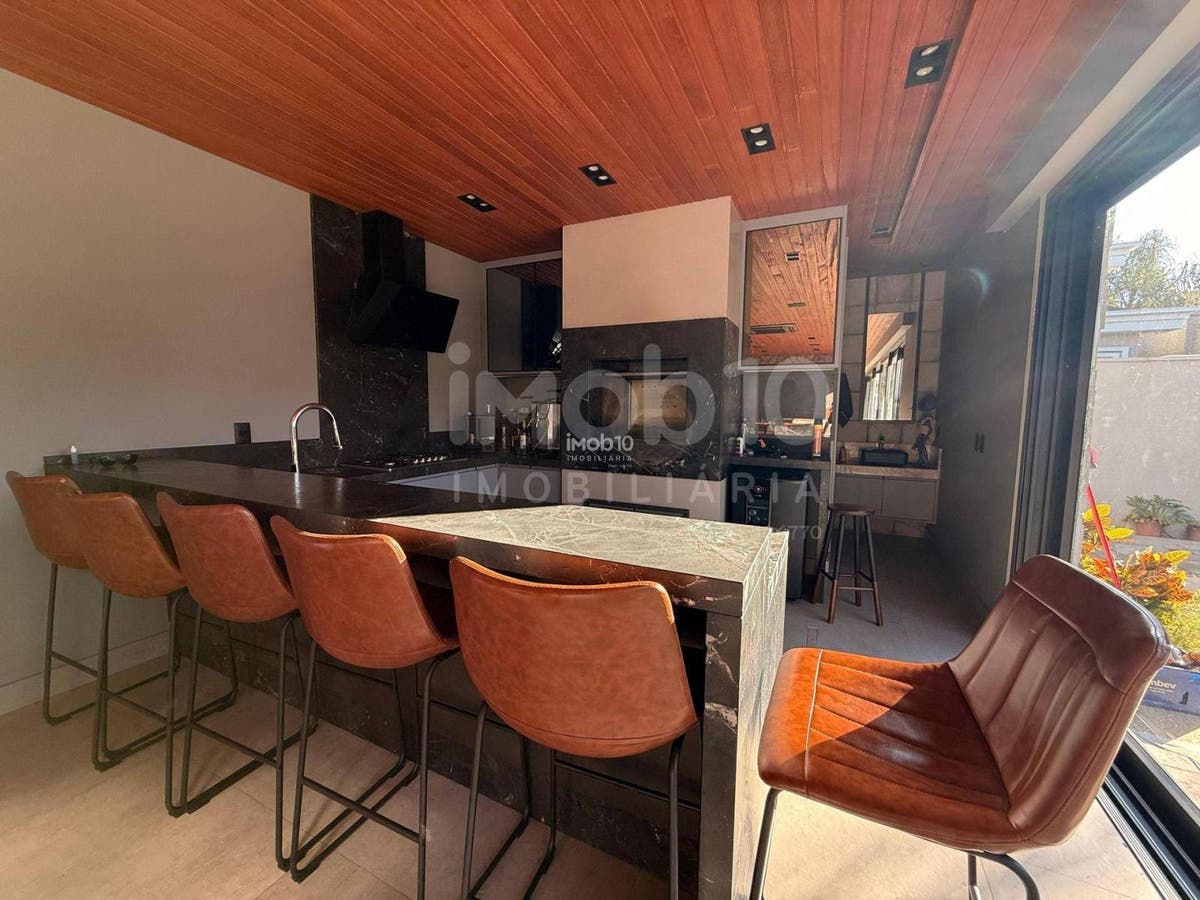 SOBRADO A VENDA COM 3 SUITES NO CONDOMINIO FECHADO SOLAR DAS PALMEIRAS FOZ DO IGUAÇU - PR