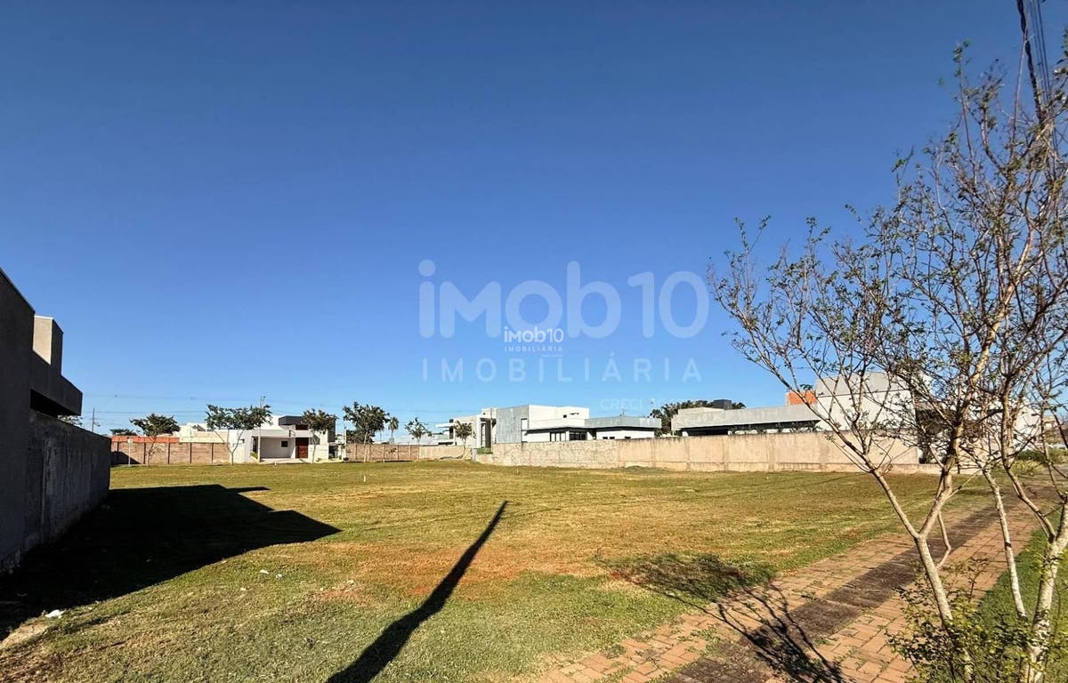 TERRENO A VENDA NO CONDOMINIO RESIDENCIAL FECHADO IGUAÇU EM FOZ DO IGUACU - PR