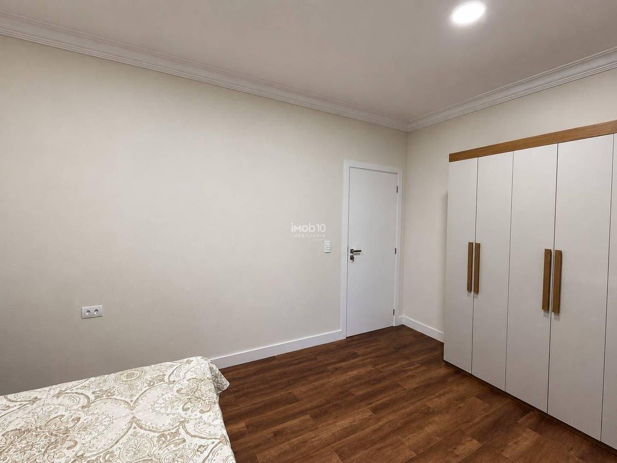 SOBRADO COM 6 QUARTOS COM PISCINA PARA ALUGUEL OU VENDA NO BAIRRO JARDIM IPÊ EM FOZ DO IGUAÇU - PR