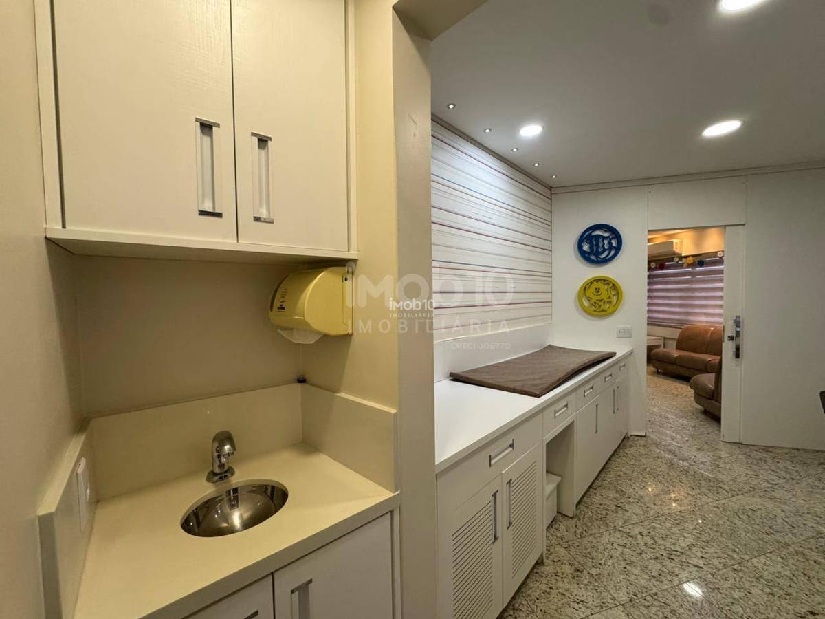 SALA COMERCIAL PARA ALUGAR (R$2.000,00) OU VENDA EDIFÍCIO MARAJOARAS NO CENTRO DE FOZ DO IGUAÇU - PR