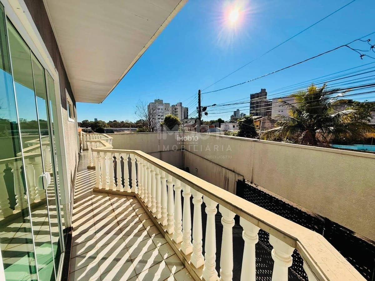 SOBRADO PARA ALUGAR ( VALOR R$ 7.500,00) COM 3 QUARTOS JARDIM POLO CENTRO FOZ DO IGUAÇU - PR
