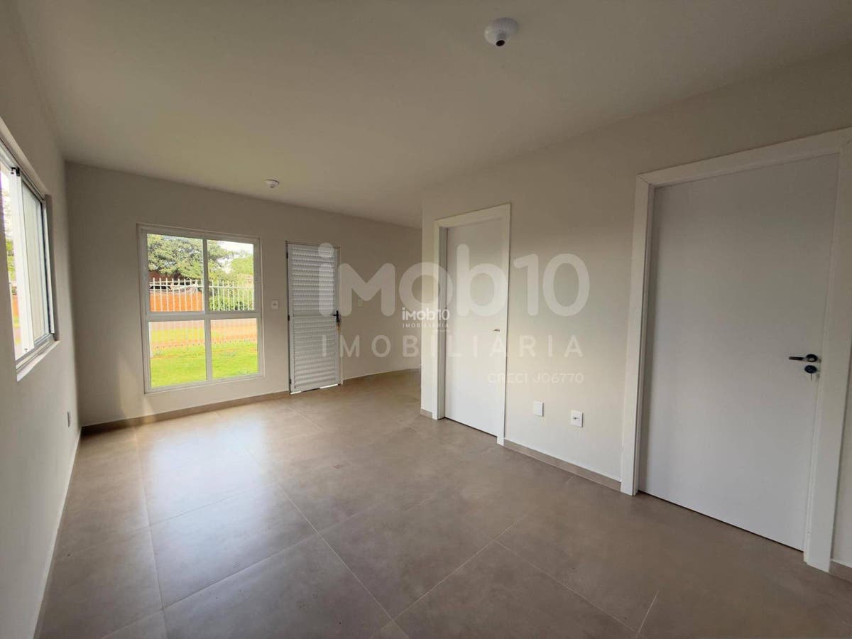 CASA A VENDA NO CONDOMINIO FECHADO RECANTO DO IGUAÇU BAIRRO TRÊS LAGOAS.
