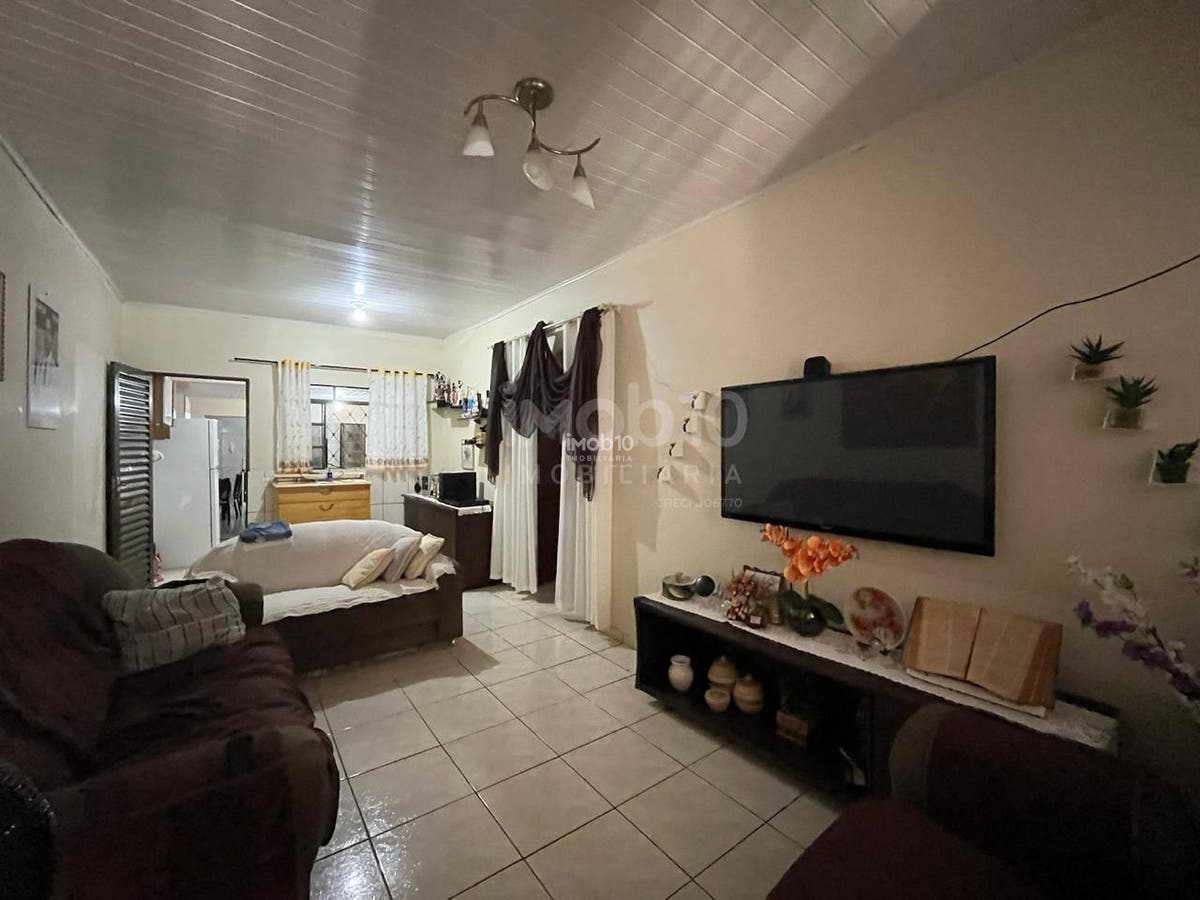 CASA COM 3 QUARTOS A VENDA NO BAIRRO JARDIM UNIVERSITÁRIO EM FOZ DO IGUAÇU - PR