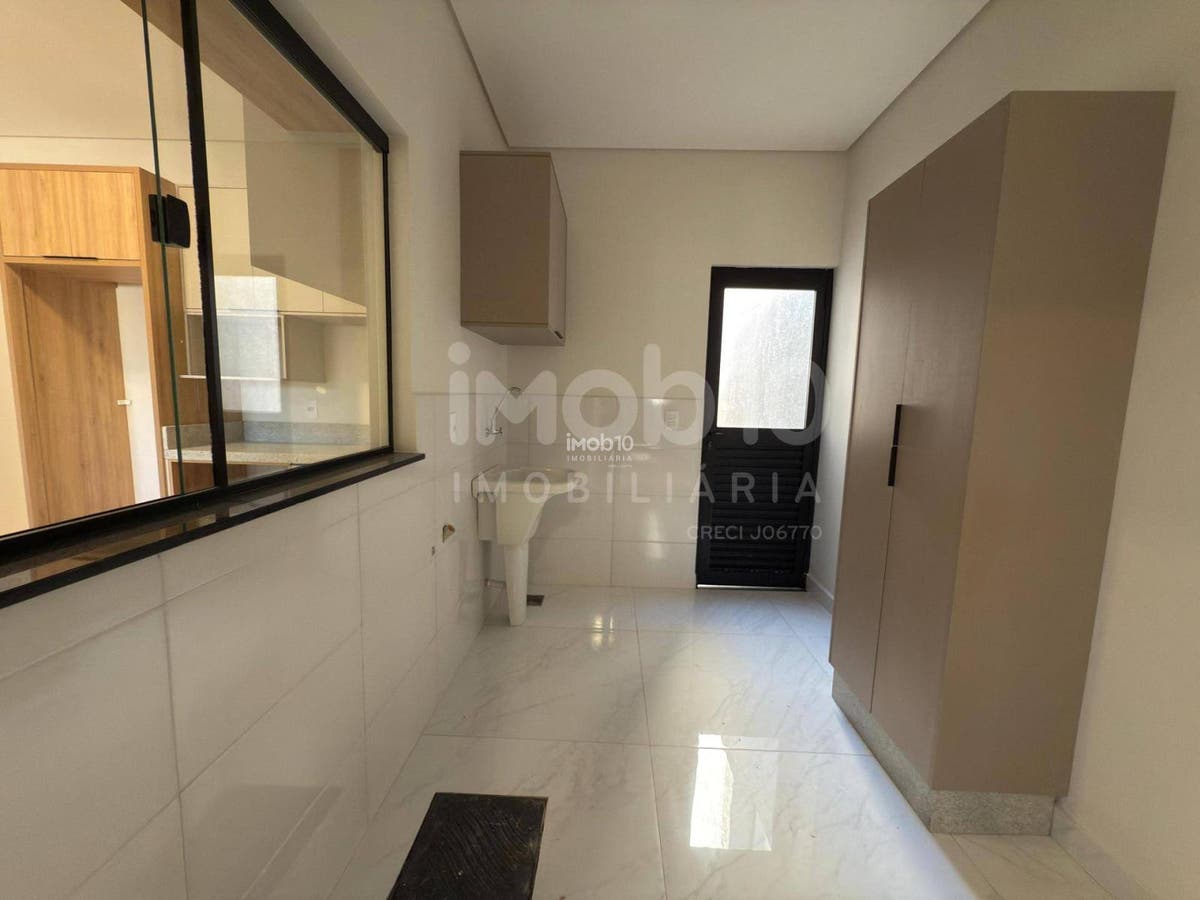 CASA COM 2 QUARTOS SENDO 1 SUÍTE NO JARDIM CANADÁ - FOZ DO IGUAÇU/PR