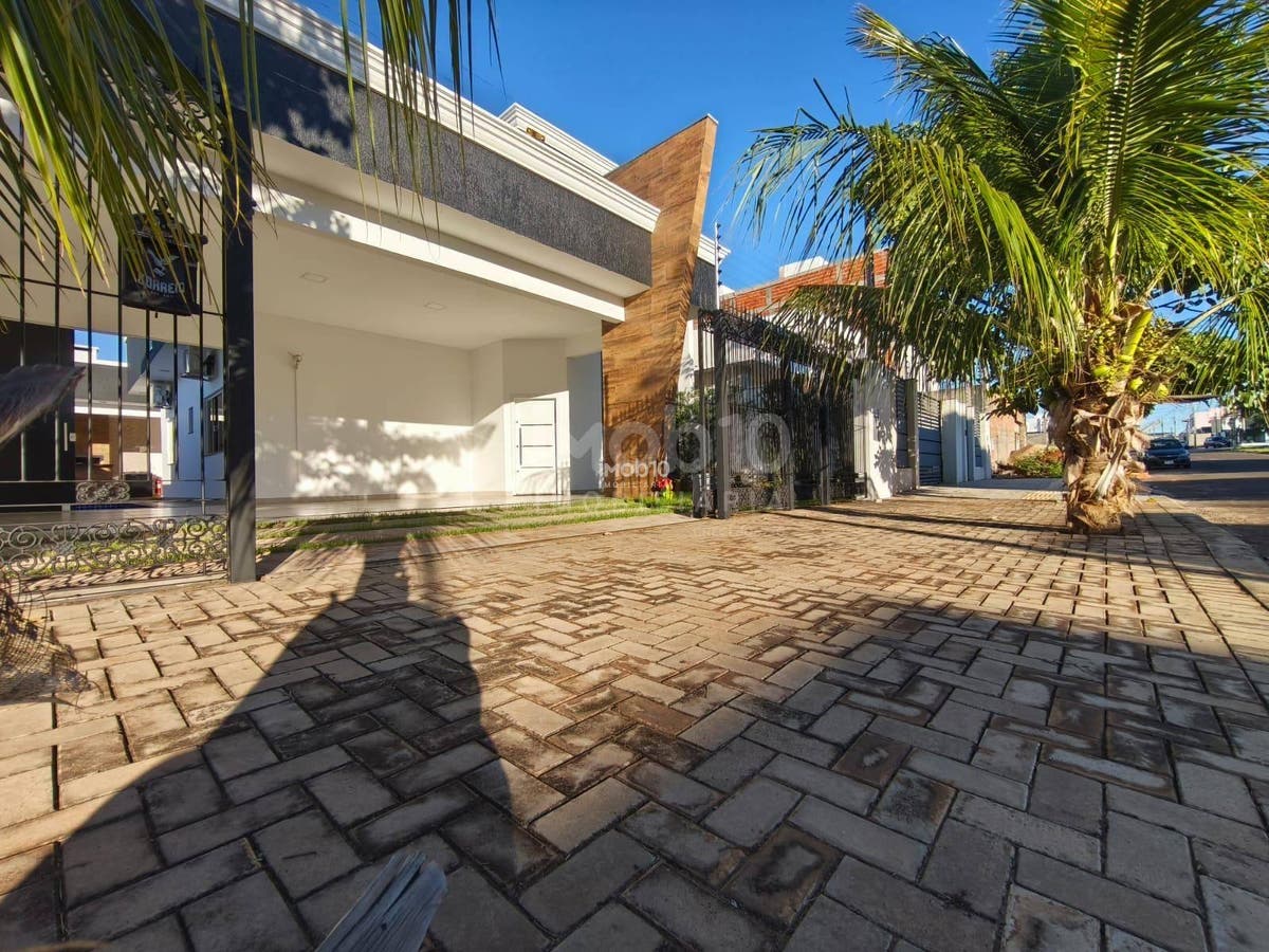 CASA TÉRREA COM PISCINA À VENDA NO JARDIM IP IV - FOZ DO IGUAÇU/PR.
