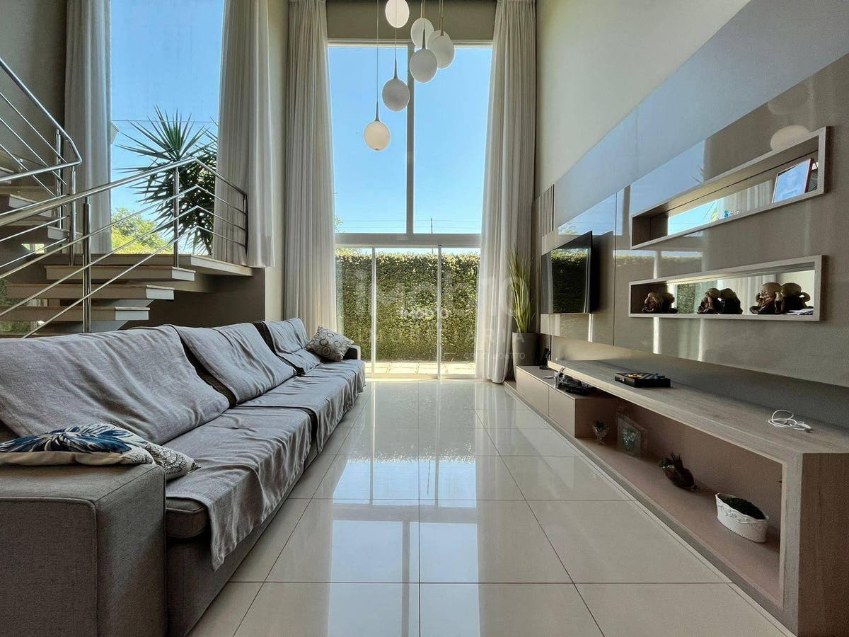 SOBRADO COM 5 QUARTOS A VENDA NO BAIRRO JARDIM PANORAMA EM FOZ DO IGUAÇU - PR