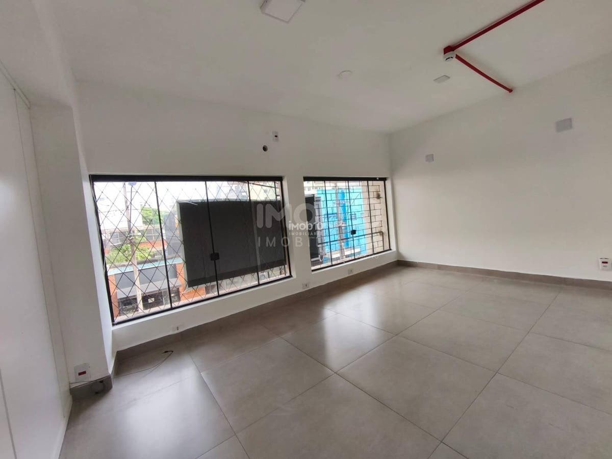 SALA COMERCIAL PARA ALUGAR (R$5.000,00) TÉRREA COM SOBRELOJA NO EDIFÍCIO METROPOLE - CENTRO - FOZ DO IGUAÇU/PR.