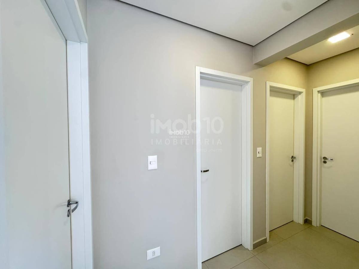 APARTAMENTO MOBILIADO COM 3 QUARTOS A VENDA NO EDIFÍCIO OMOIRU EM FOZ DO IGUAÇU - PR