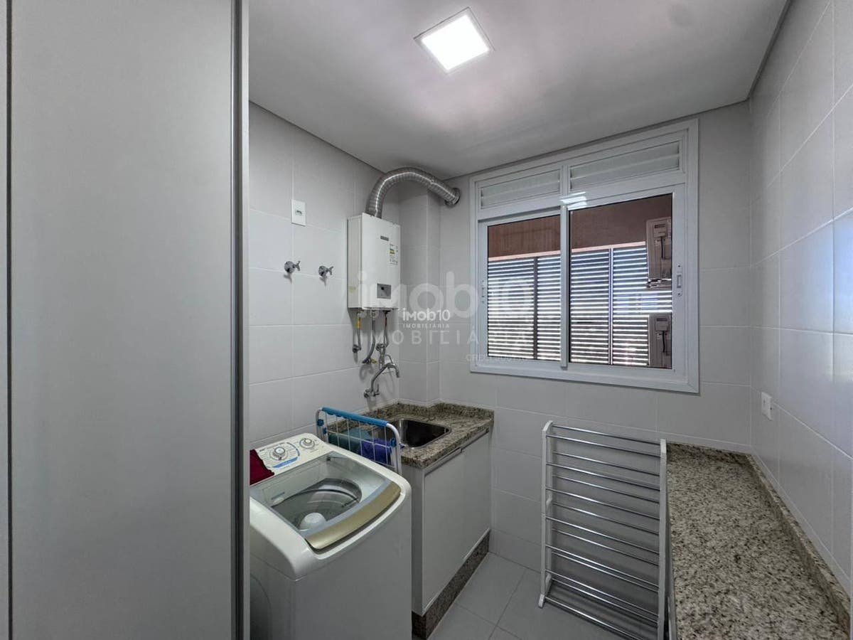 APARTAMENTO MOBILIADO COM 3 QUARTOS A VENDA NO EDIFÍCIO OMOIRU EM FOZ DO IGUAÇU - PR