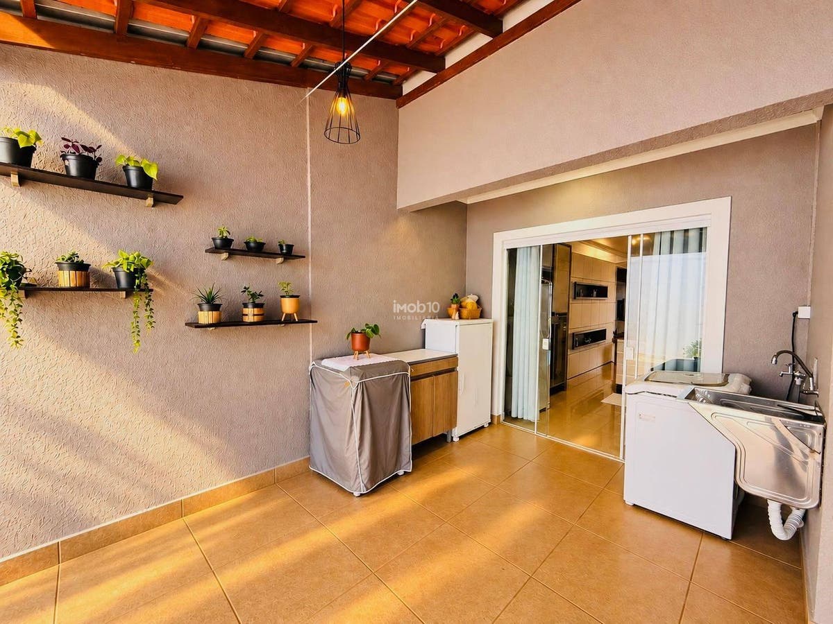 CASA Á VENDA COM 2 QUARTOS NO TRÊS BANDEIRAS EM FOZ DO IGUAÇU