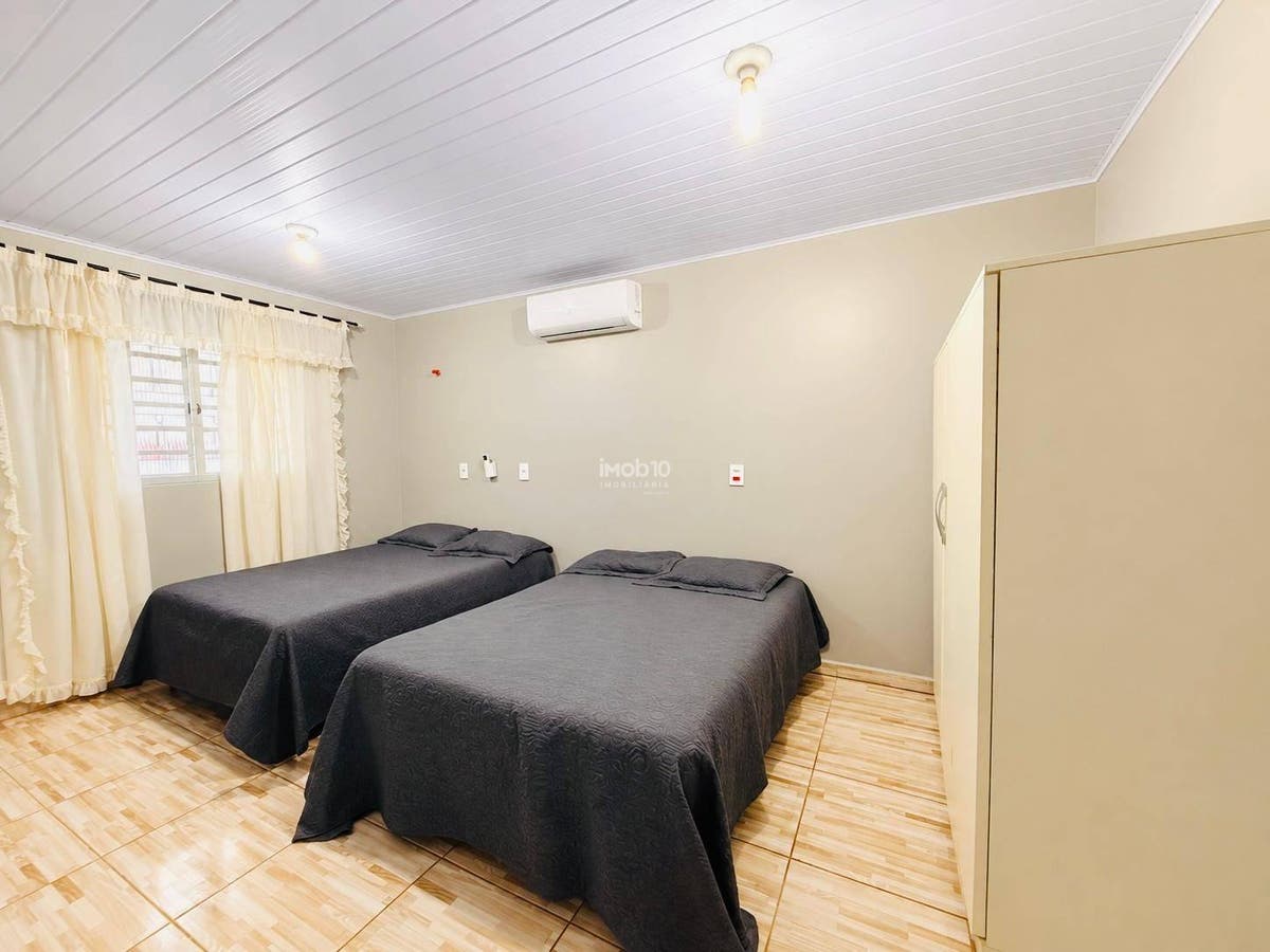 CASA PARA ALUGAR (R$6.000,00) OU VENDA COM 3 QUARTOS NO BAIRRO VILA A EM FOZ DO IGUAÇU - PR
