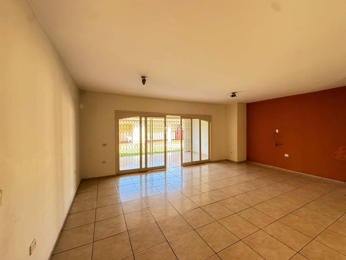 CASA COM 3 QUARTOS PARA VENDA NO BAIRRO VILA YOLANDA EM FOZ DO IGUAÇU - PR