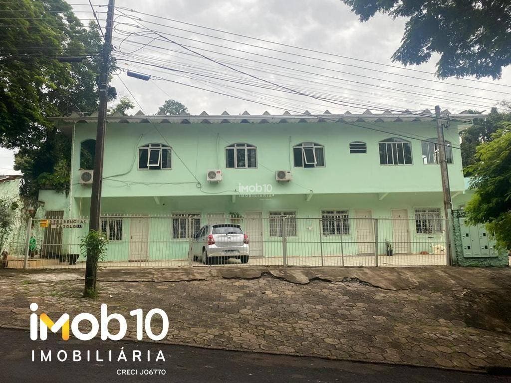CASA A VENDA COM 4 QUARTOS NO CENTRO DE FOZ DO IGUAÇU - PR