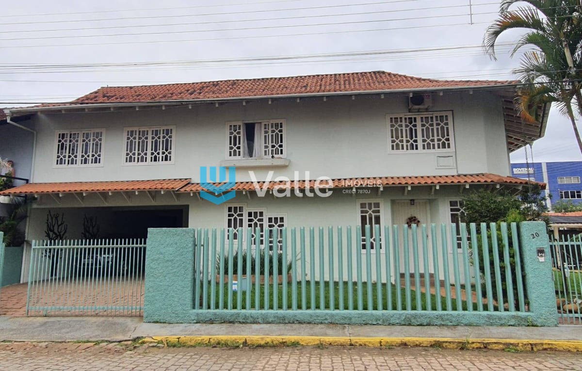 Casa Semi Mobiliada com 02 Pavimentos – Centro de Rio do Sul/SC - Casa em Sumaré, Rio do Sul - à venda e para locação - VALLE IMÓVEIS