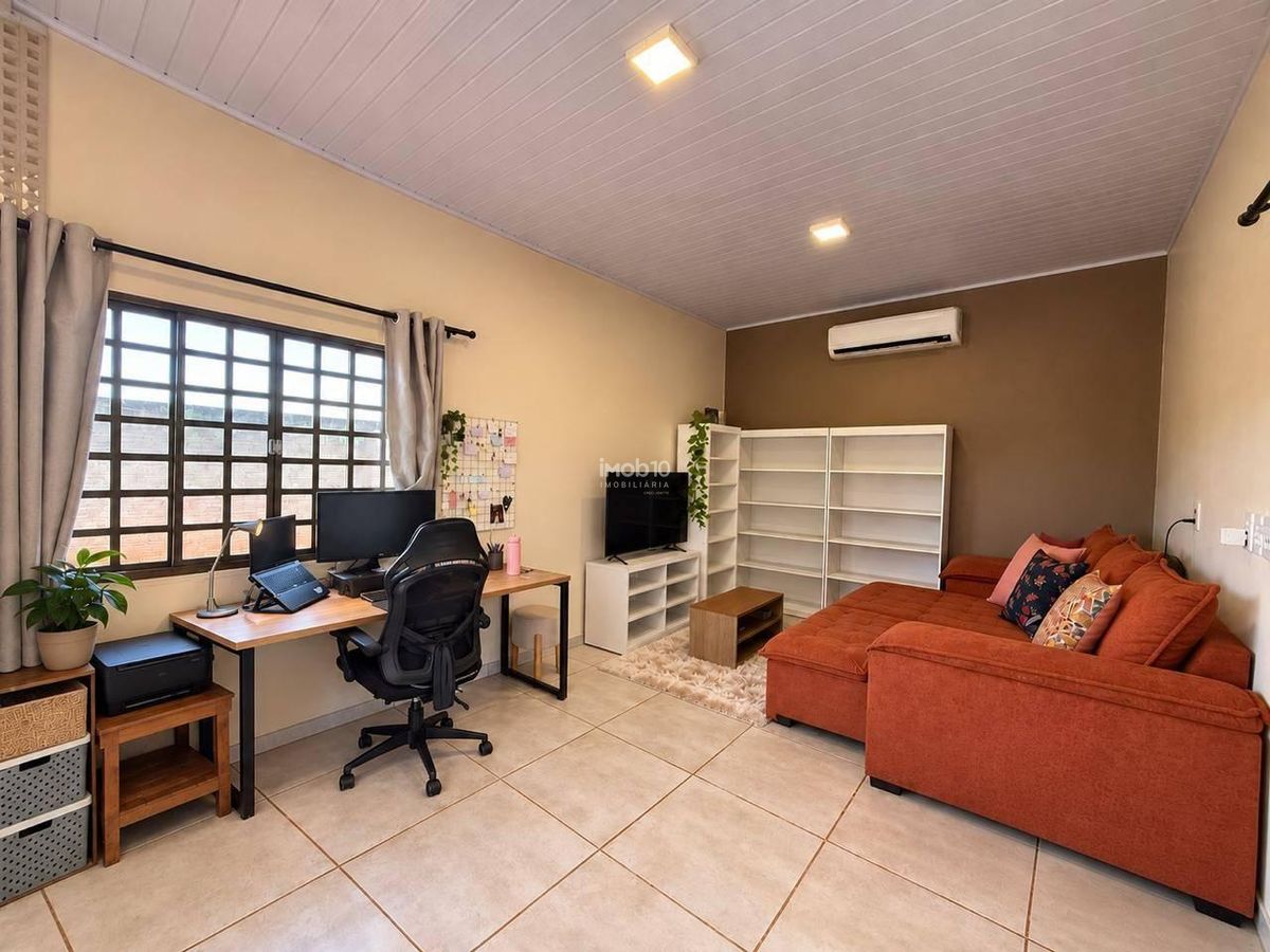 CHÁCARA Á VENDA COM CASA NO LOTE GRANDE A 800m DA AV. REPUBLICA ARGENTINAEM FOZ DO IGUAÇU