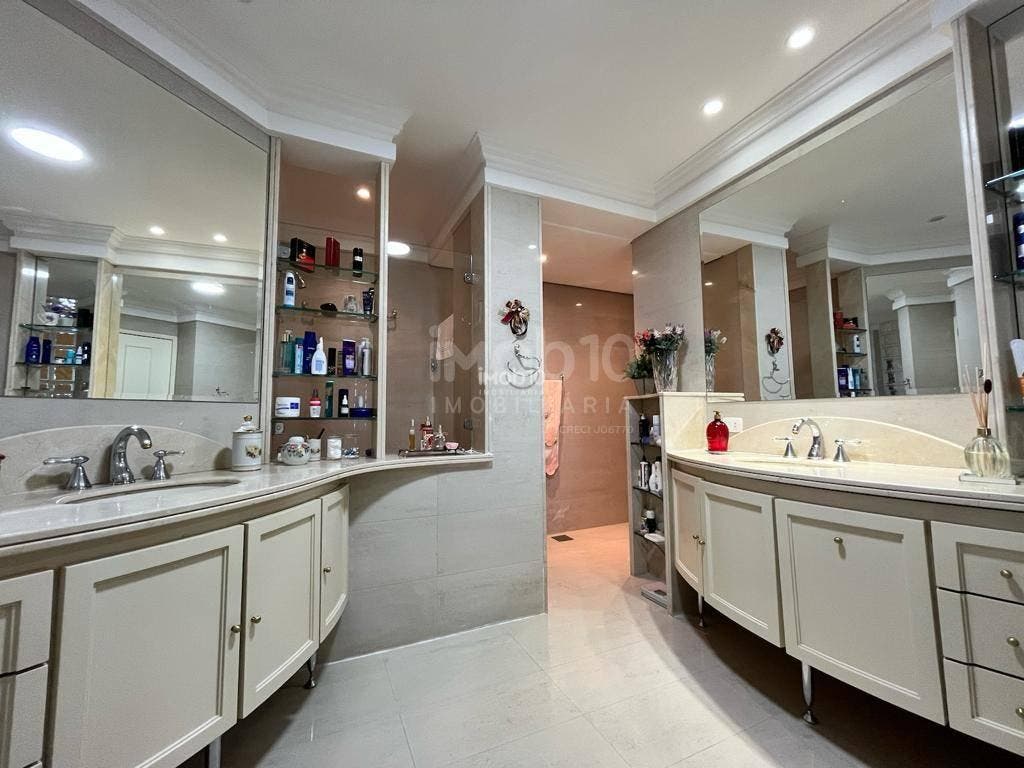 APARTAMENTO COM 4 SUITES, DUPLEX NO EDIFICIO MAISON CLASSIC NO CENTRO - FOZ DO IGUAÇU//PR