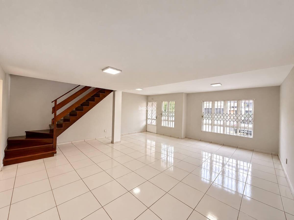 SOBRADO COM 3 SUITES PARA VENDA NO BAIRRO JARDIM PANORAMA EM FOZ DO IGUAÇU