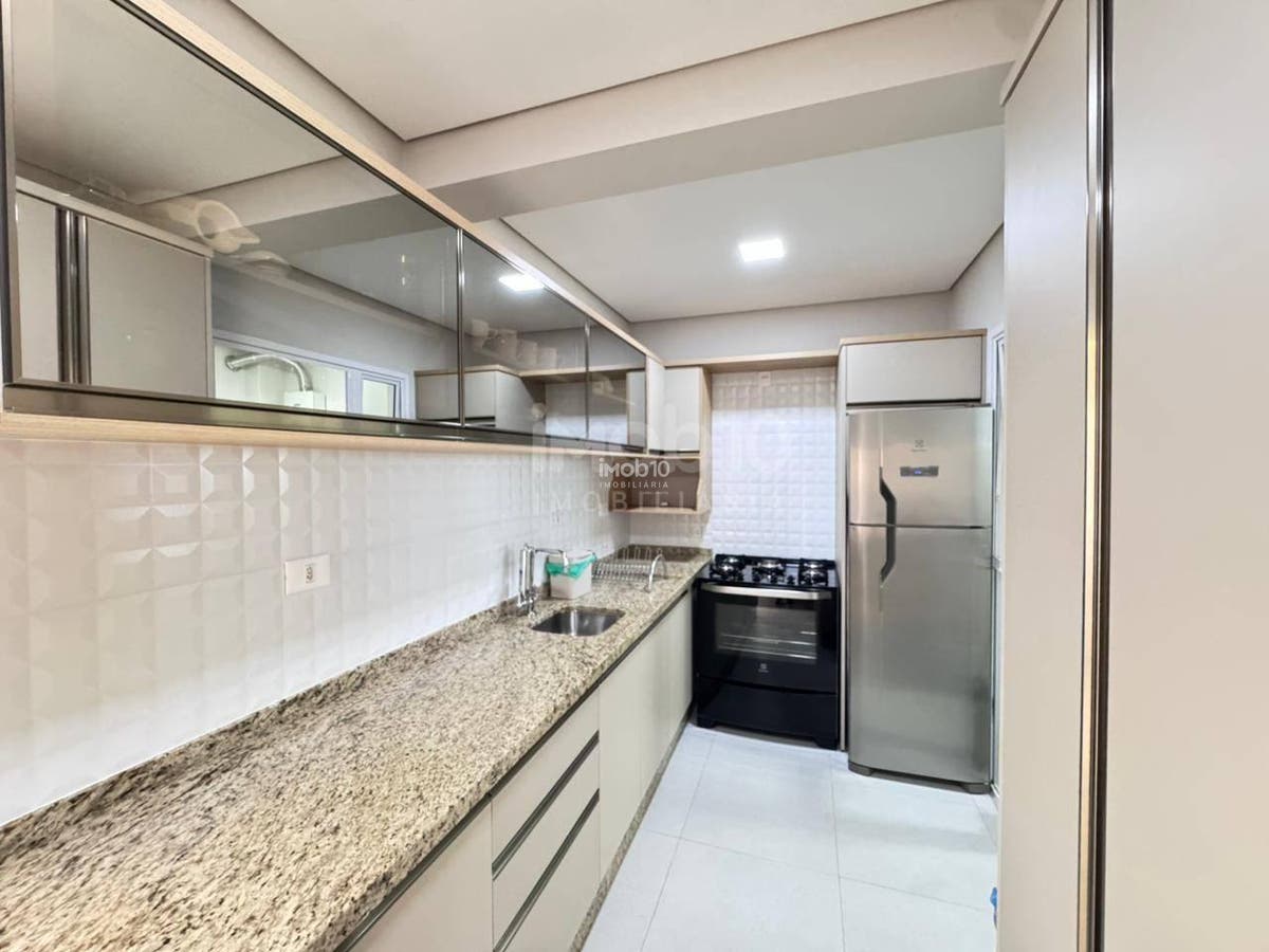 APARTAMENTO MOBILIADO COM 3 QUARTOS A VENDA NO EDIFÍCIO OMOIRU EM FOZ DO IGUAÇU - PR