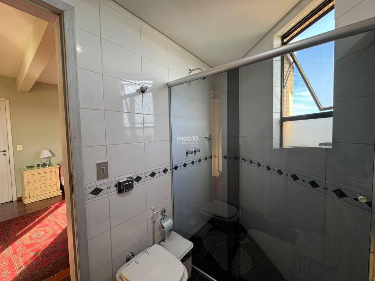 APARTAMENTO COM 3 SUÍTES A VENDA NO EDIFÍCIO MONACO NO CENTRO DE FOZ DO IGUAÇU - PR