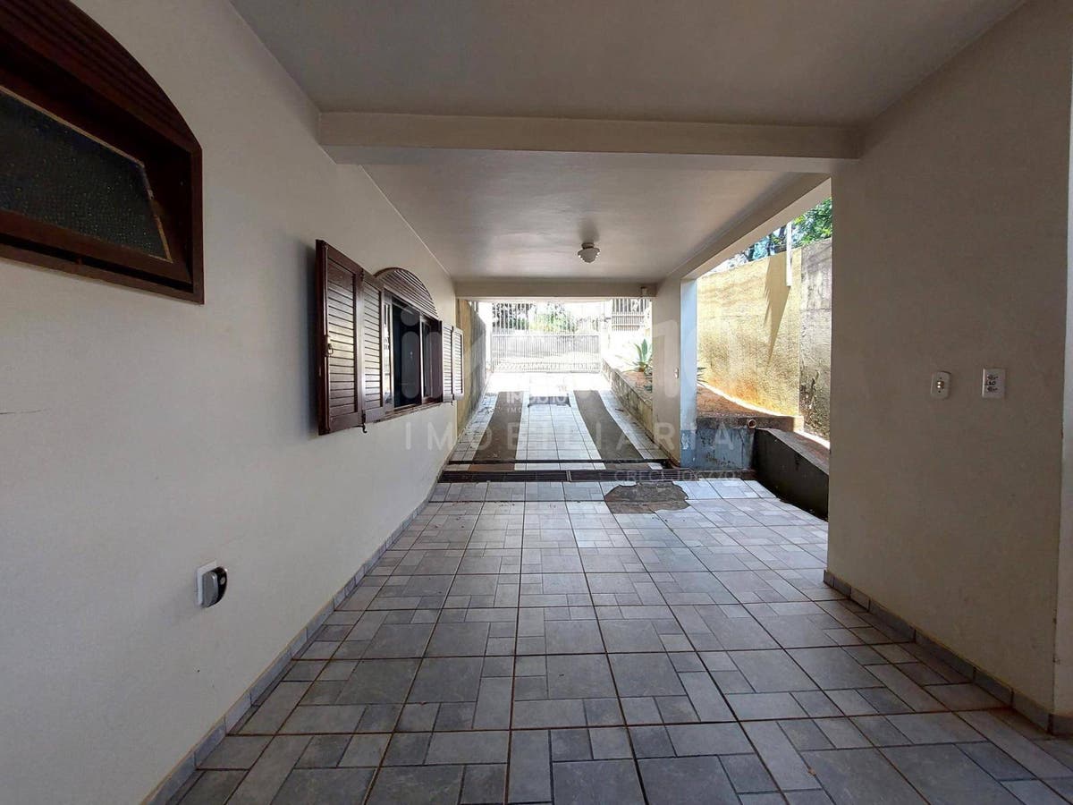 SOBRADO COM 4 QUARTOS A VENDA NO CENTRO DE FOZ DO IGUAÇU - PR