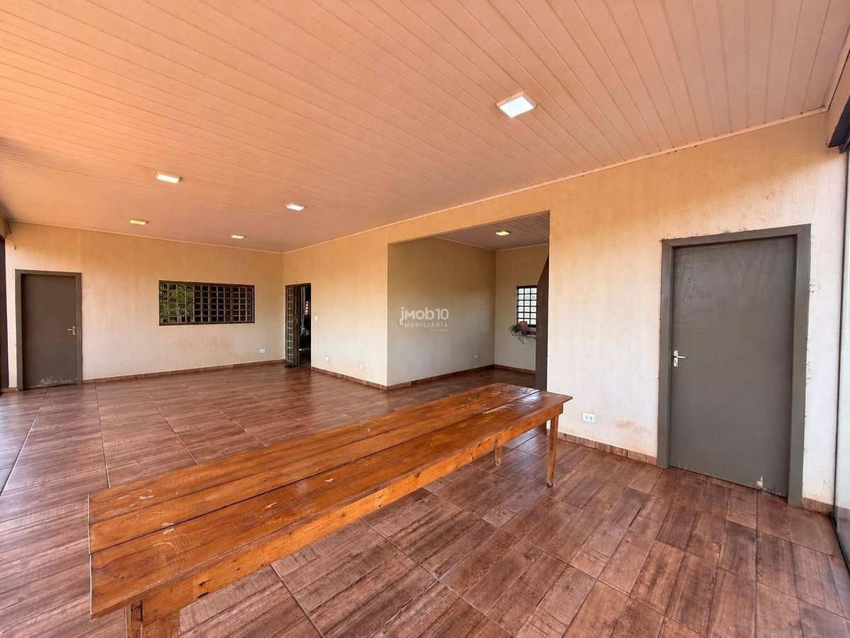 CHÁCARA Á VENDA COM CASA NO LOTE GRANDE A 800m DA AV. REPUBLICA ARGENTINAEM FOZ DO IGUAÇU