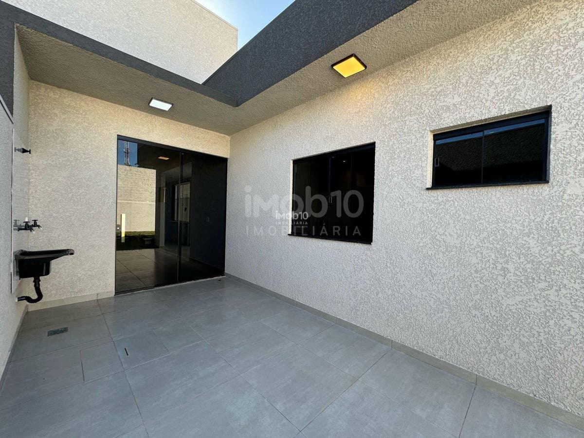 CASA A VENDA COM 2 SUITES NO JARDIM FENICIA - FOZ DO IGUAÇU/PR