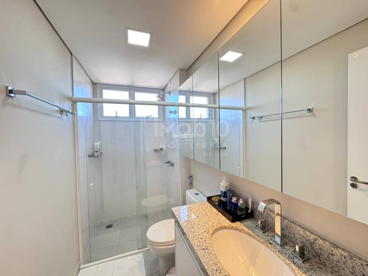 APARTAMENTO MOBILIADO COM 3 QUARTOS A VENDA NO EDIFÍCIO OMOIRU EM FOZ DO IGUAÇU - PR