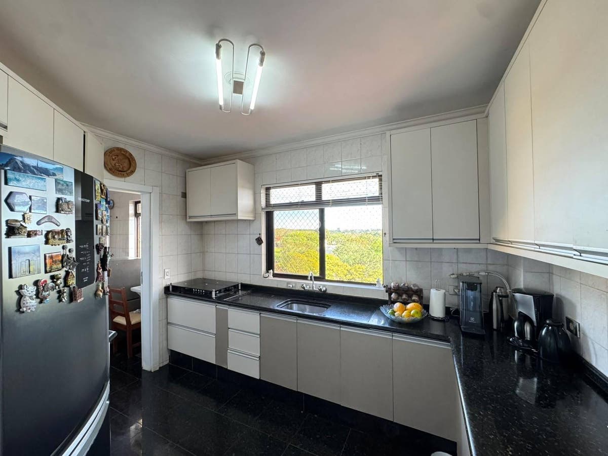 APARTAMENTO COM 3 SUÍTES A VENDA NO EDIFÍCIO MONACO NO CENTRO DE FOZ DO IGUAÇU - PR