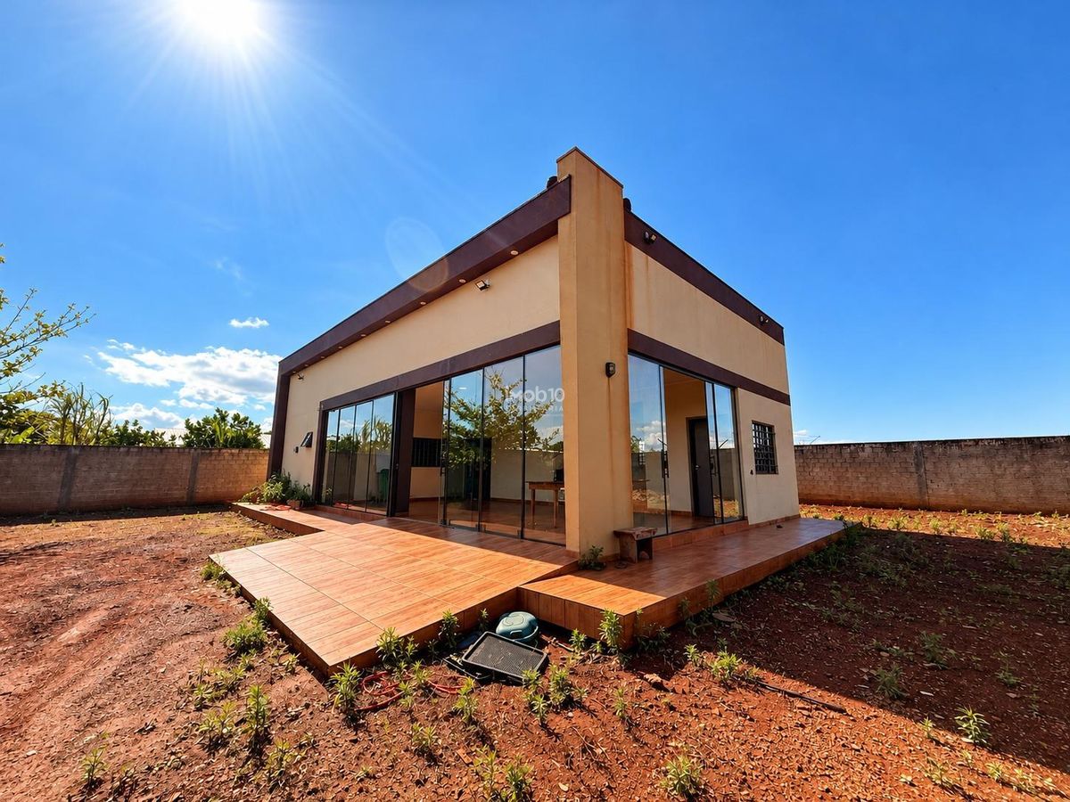 CHÁCARA Á VENDA COM CASA NO LOTE GRANDE A 800m DA AV. REPUBLICA ARGENTINAEM FOZ DO IGUAÇU