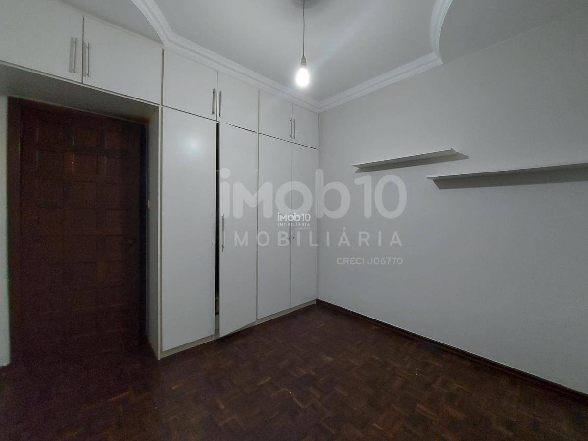 SOBRADO COM 4 QUARTOS A VENDA NO CENTRO DE FOZ DO IGUAÇU - PR