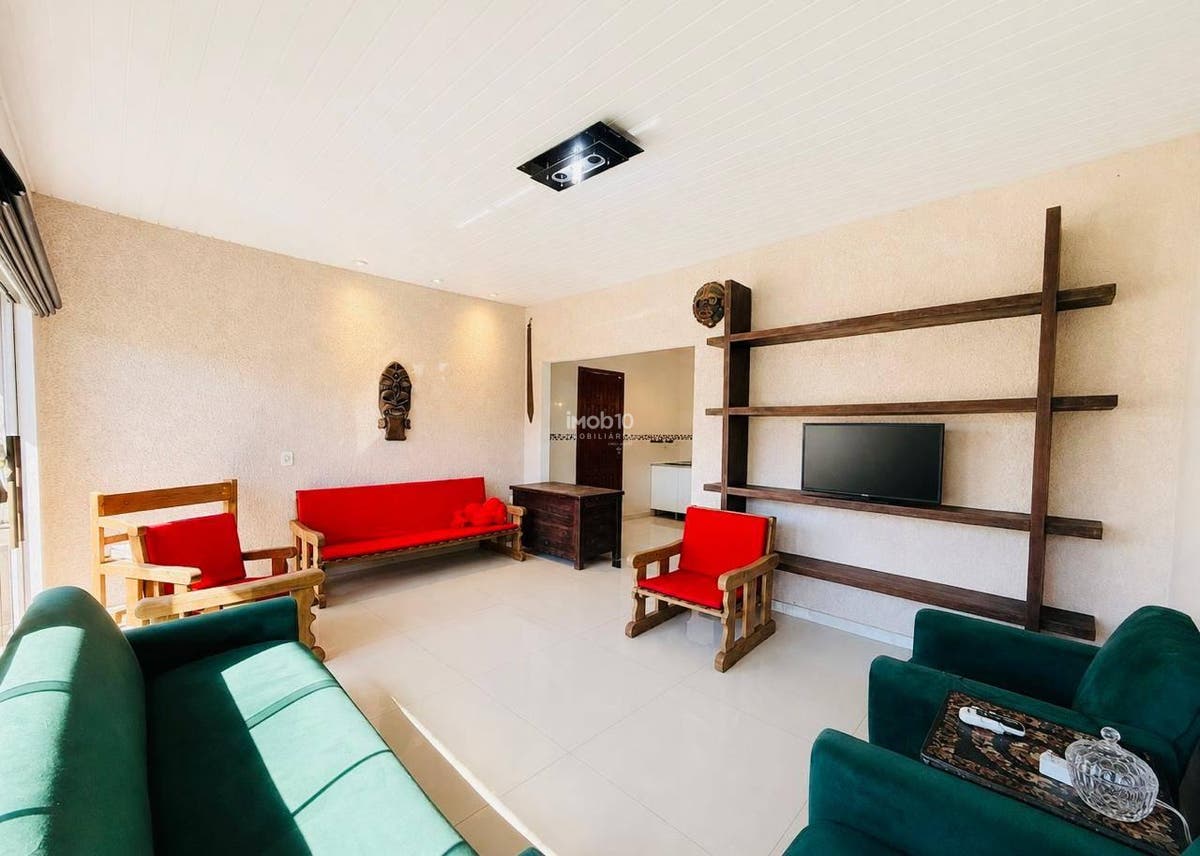 CASA Á VENDA COM 2 QUARTOS NA VILA CARIMÃ EM FOZ DO IGUAÇU-PR
