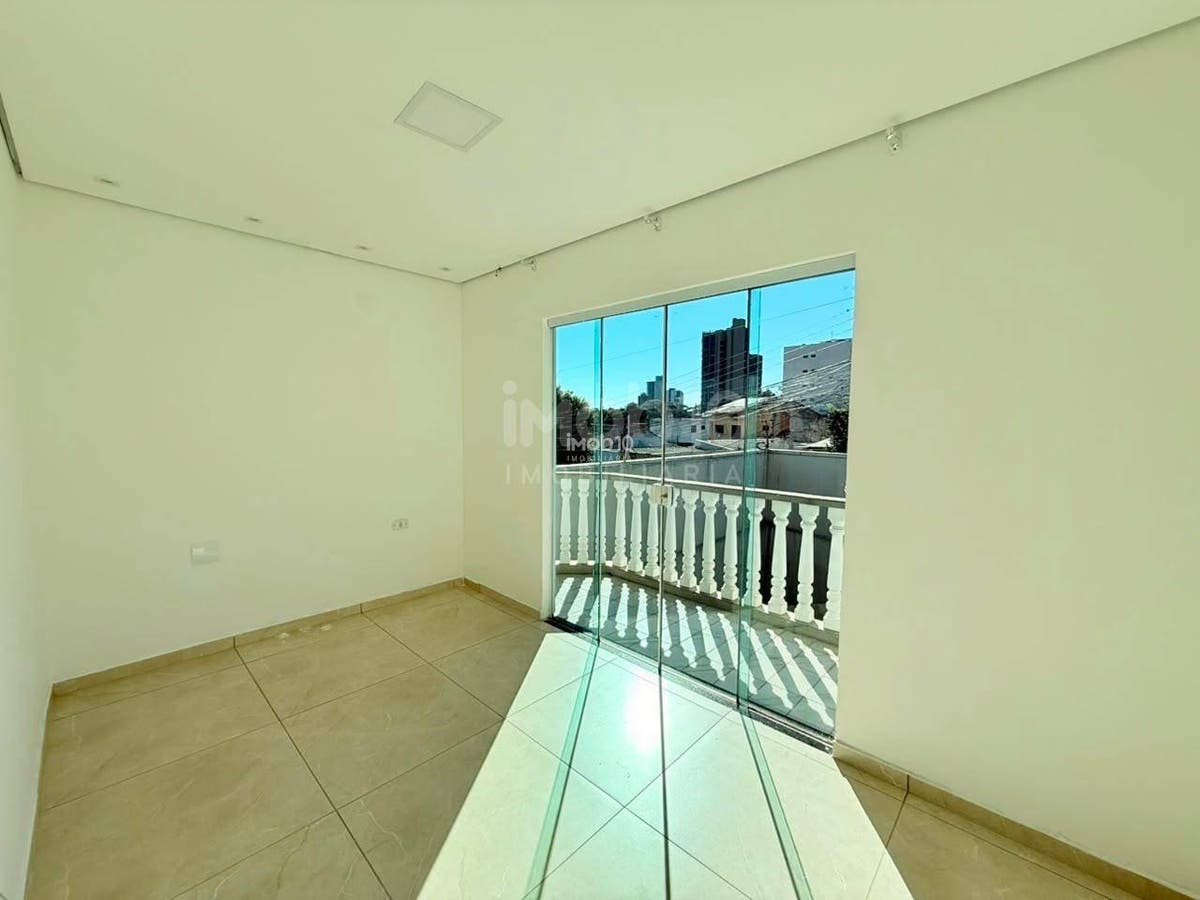 SOBRADO PARA ALUGAR ( VALOR R$ 7.500,00) COM 3 QUARTOS JARDIM POLO CENTRO FOZ DO IGUAÇU - PR