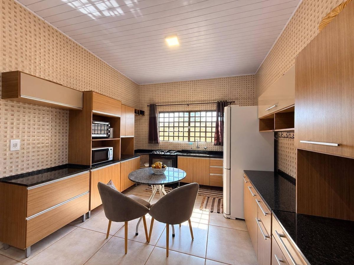 CHÁCARA Á VENDA COM CASA NO LOTE GRANDE A 800m DA AV. REPUBLICA ARGENTINAEM FOZ DO IGUAÇU