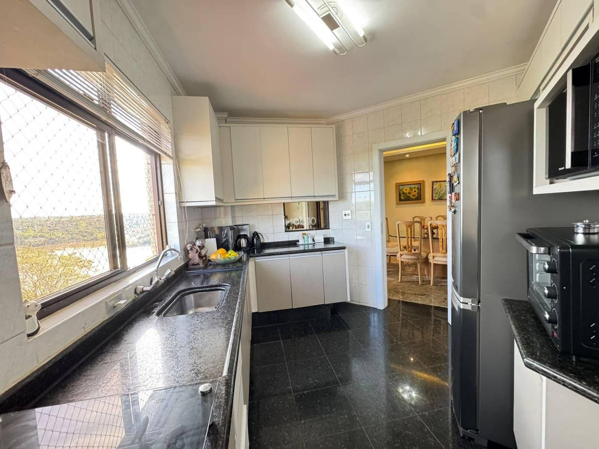 APARTAMENTO COM 3 SUÍTES A VENDA NO EDIFÍCIO MONACO NO CENTRO DE FOZ DO IGUAÇU - PR