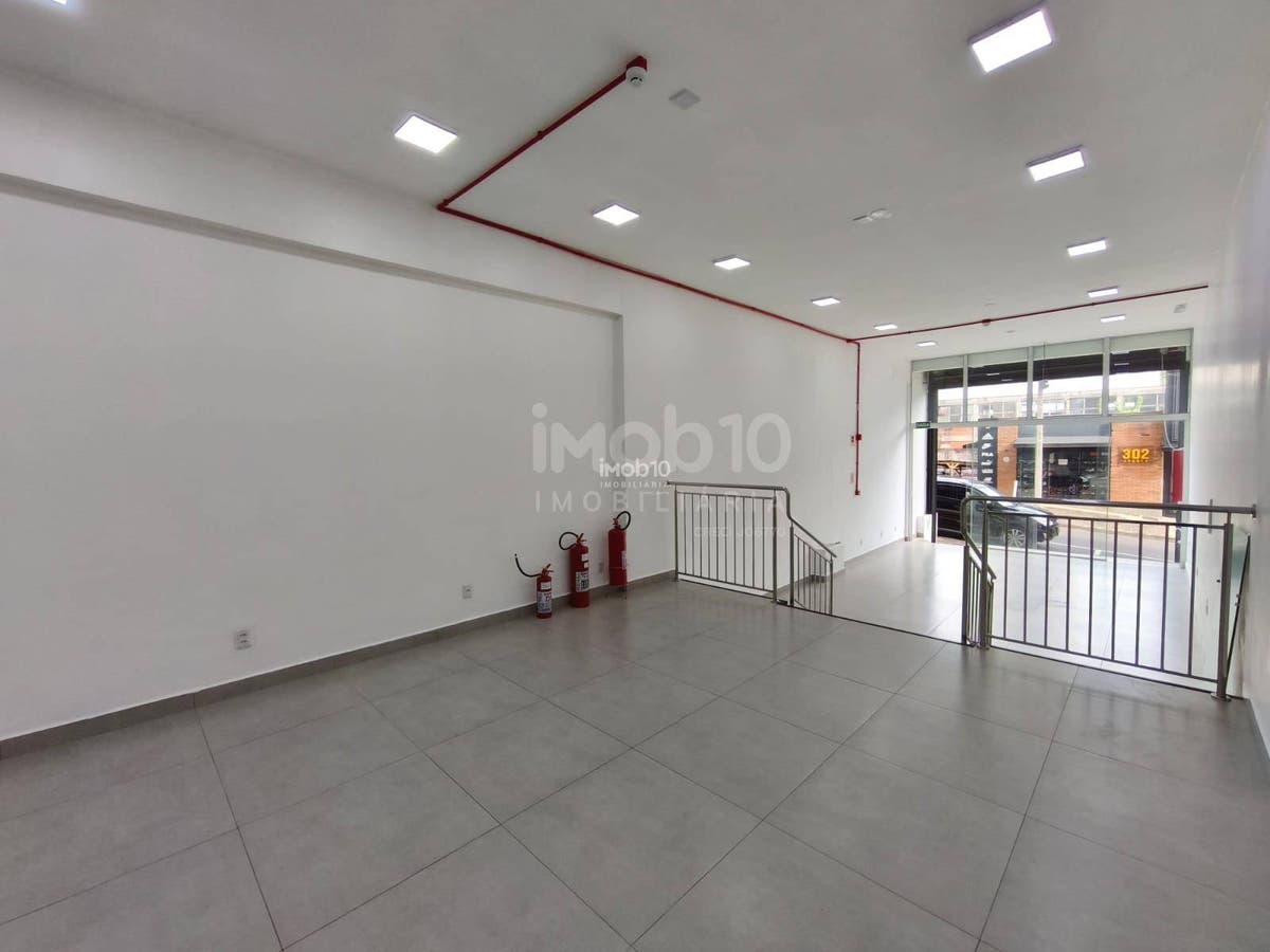 SALA COMERCIAL PARA ALUGAR (R$5.000,00) TÉRREA COM SOBRELOJA NO EDIFÍCIO METROPOLE - CENTRO - FOZ DO IGUAÇU/PR.