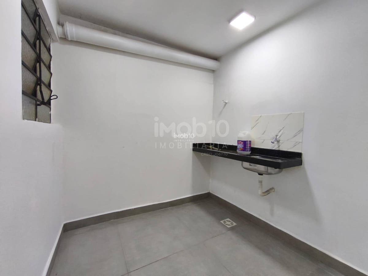 SALA COMERCIAL PARA ALUGAR (R$5.000,00) TÉRREA COM SOBRELOJA NO EDIFÍCIO METROPOLE - CENTRO - FOZ DO IGUAÇU/PR.