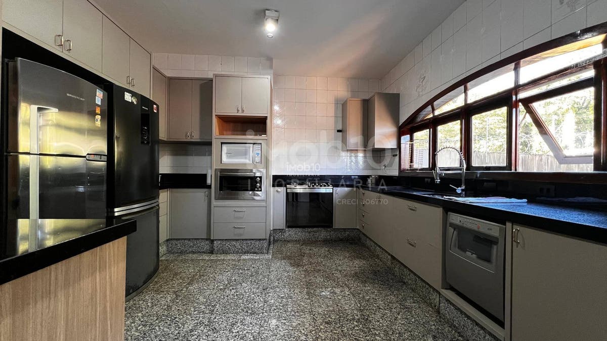 SOBRADO COMERCIAL PARA ALUGUEL (R$20.000,00) OU VENDA NO JARDIM FESTUGATO EM FOZ DO IGUAÇU - PR