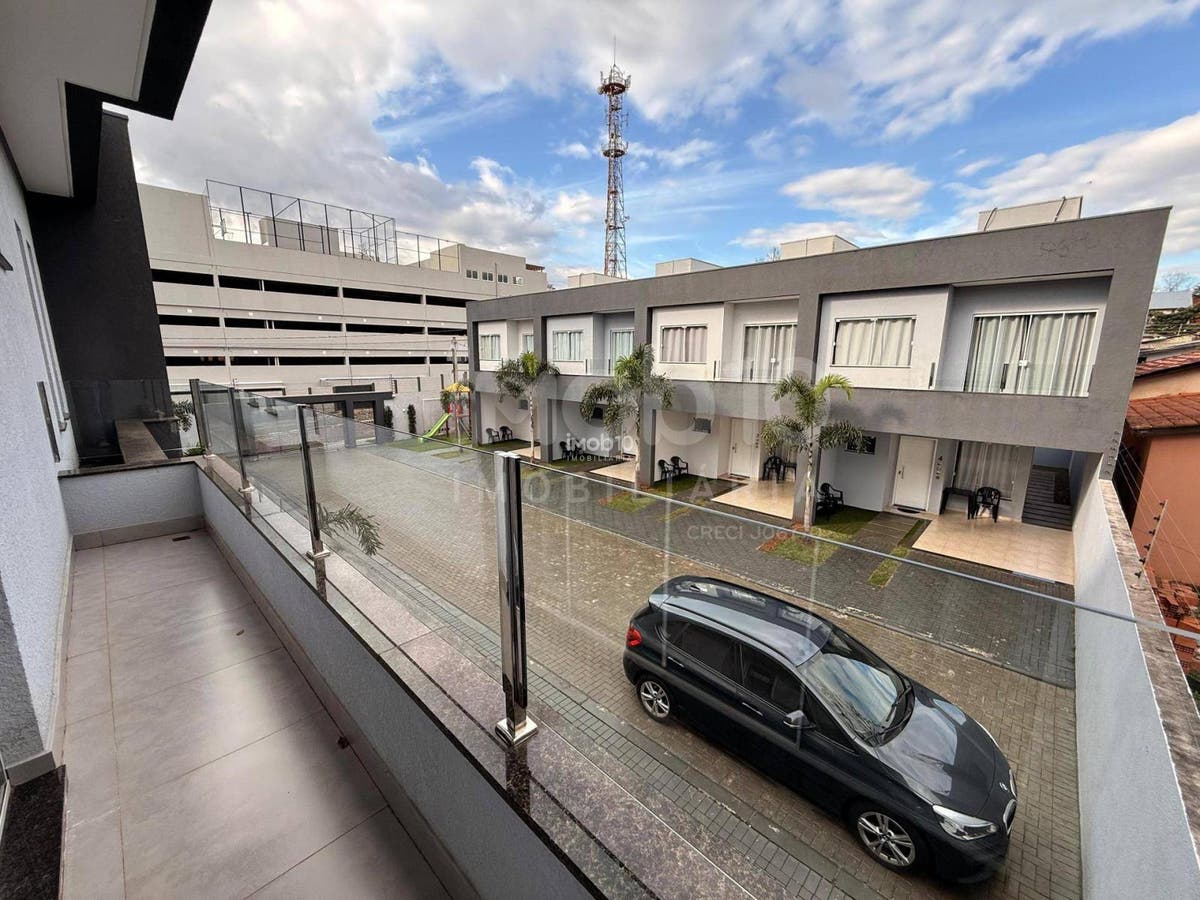 SOBRADO PARA ALUGAR (R$6.000,00) MOBILIADO COM 3 QUARTOS EM CONDOMÍNIO FECHADO BAIRRO VILA YOLANDA EM FOZ DO IGUAÇU - PR