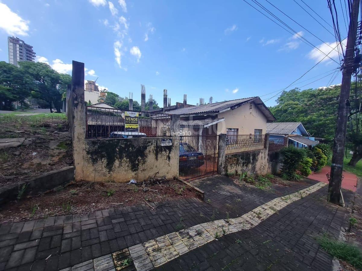 TERRENO DE ESQUINA A VENDA NA RUA TIRADENTES NO CENTRO DE FOZ DO IGUAÇU/PR