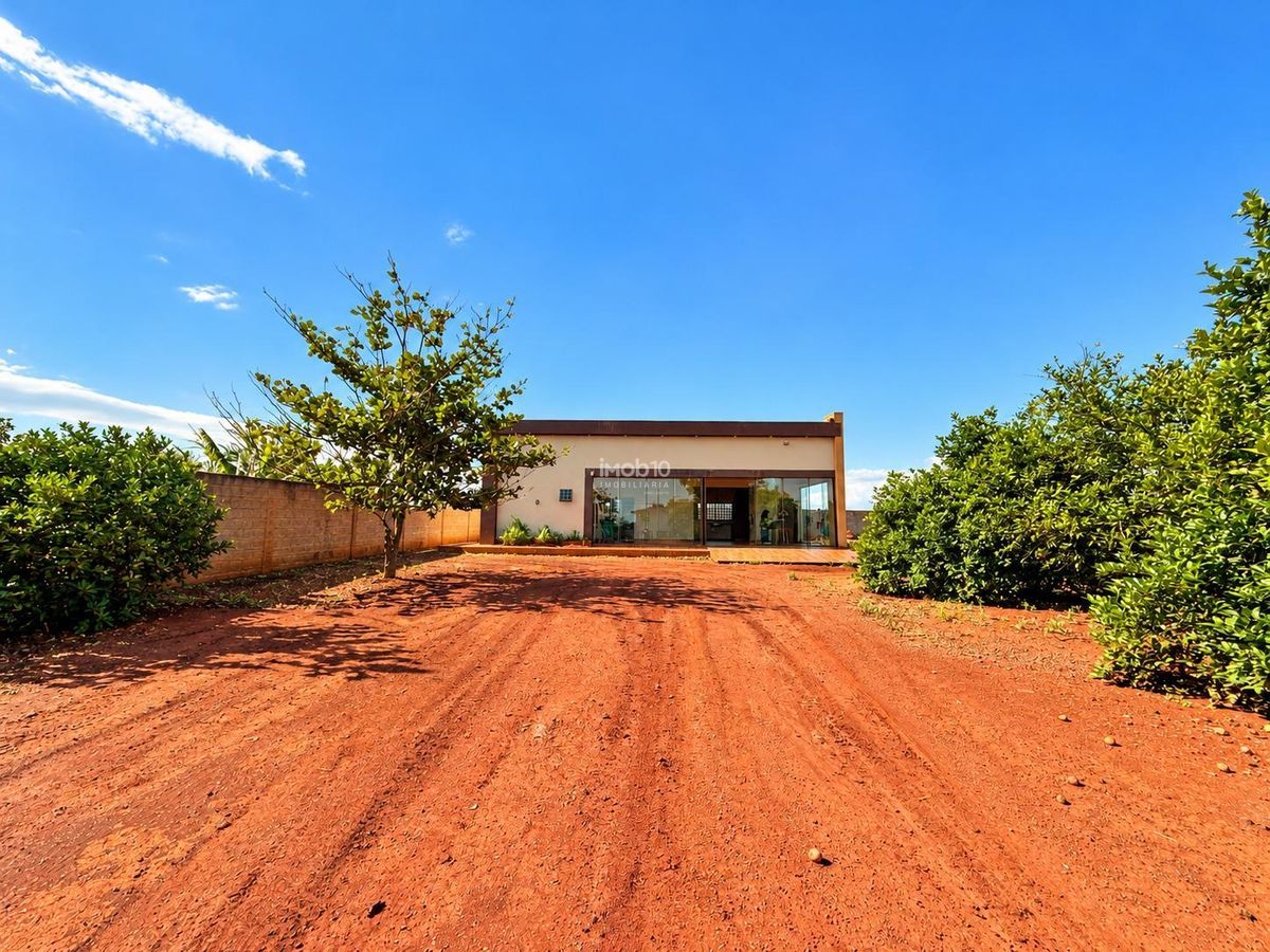 CHÁCARA Á VENDA COM CASA NO LOTE GRANDE A 800m DA AV. REPUBLICA ARGENTINAEM FOZ DO IGUAÇU