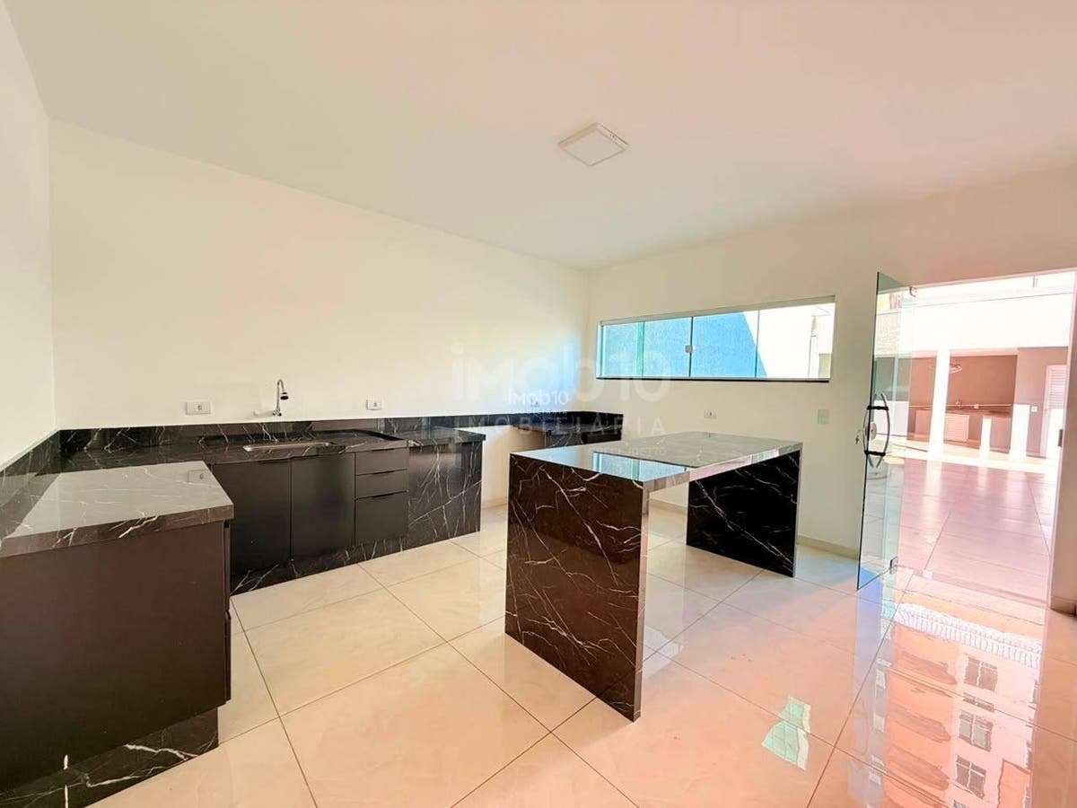 SOBRADO PARA ALUGAR ( VALOR R$ 7.500,00) COM 3 QUARTOS JARDIM POLO CENTRO FOZ DO IGUAÇU - PR