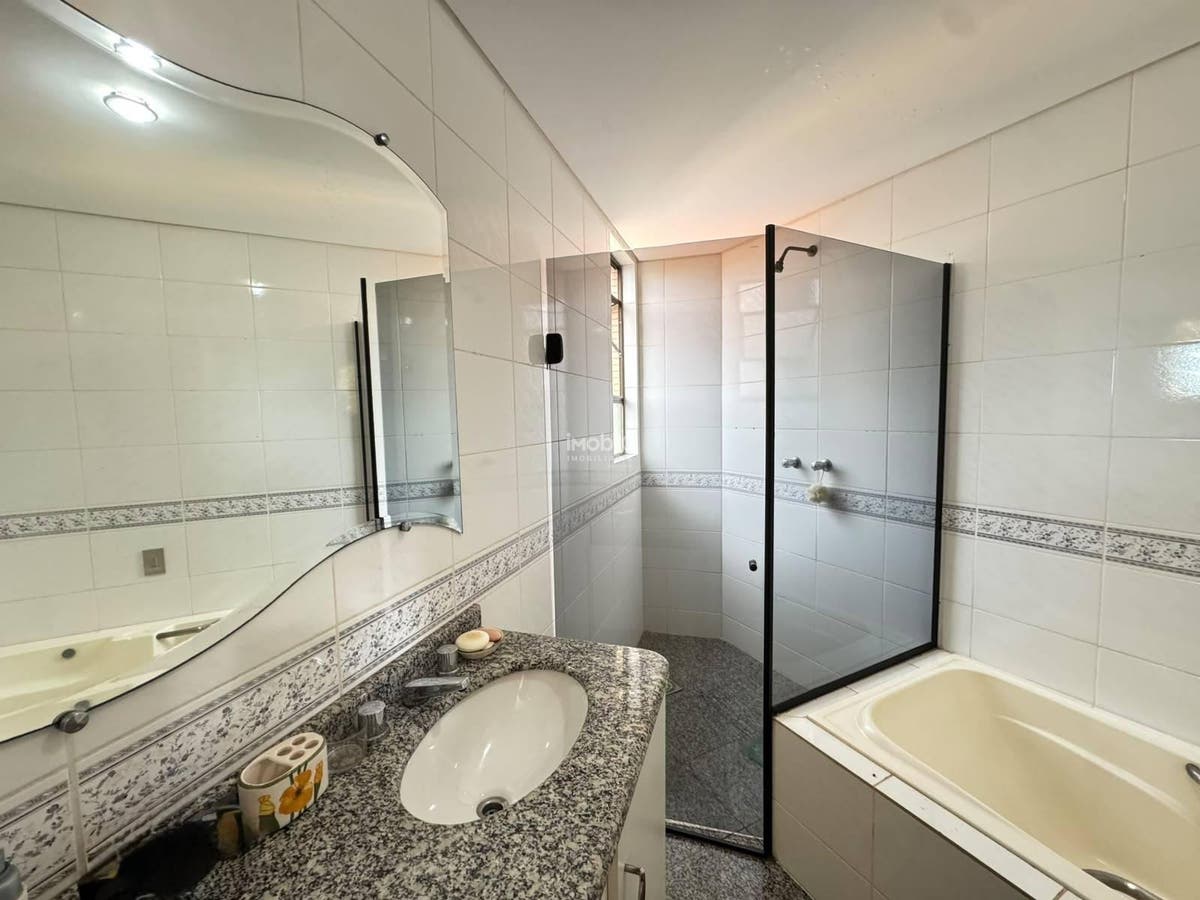APARTAMENTO COM 3 SUÍTES A VENDA NO EDIFÍCIO MONACO NO CENTRO DE FOZ DO IGUAÇU - PR